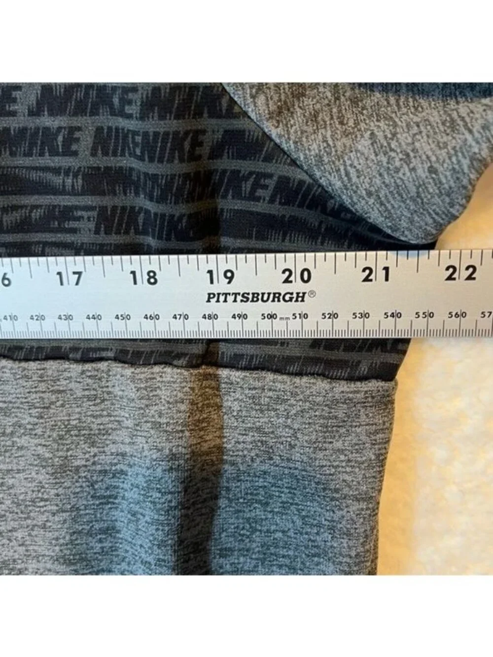 Nike Men’s Hoodie Sweatshirt Gray and Black Center Swoosh Size Medium Polyester